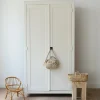 Armoire parisienne vintage en bois