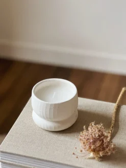 Bougie parfumée pot texturé blanc