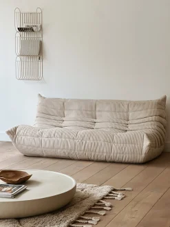 Canapé “Togo” vintage 3 places velours côtelé écru