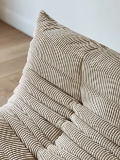 Canapé “Togo” vintage 3 places velours côtelé écru