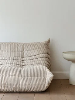 Canapé “Togo” vintage 3 places velours côtelé écru