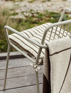 Chaise de jardin en métal beige