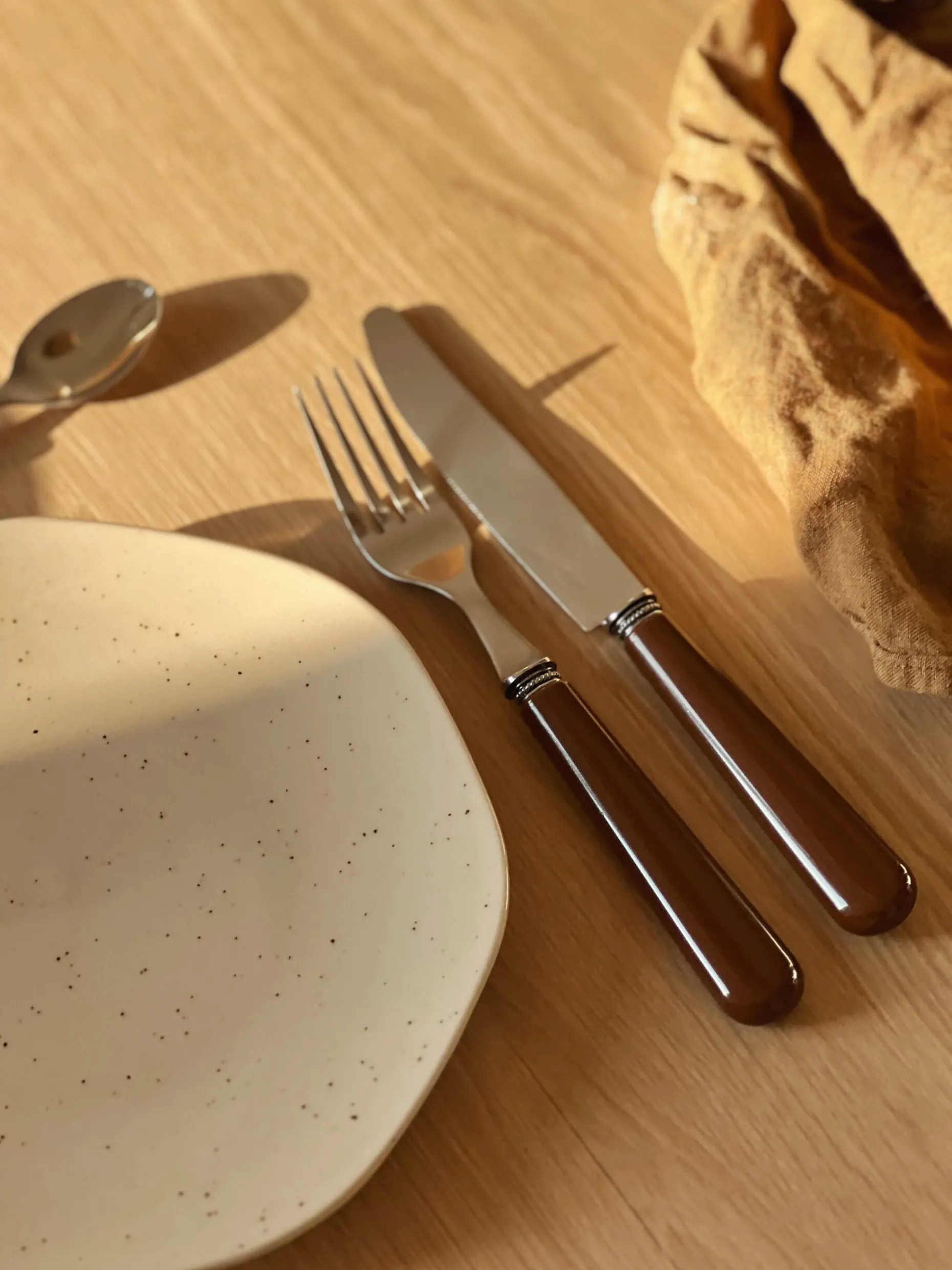 Coffret 24 couverts de couleur