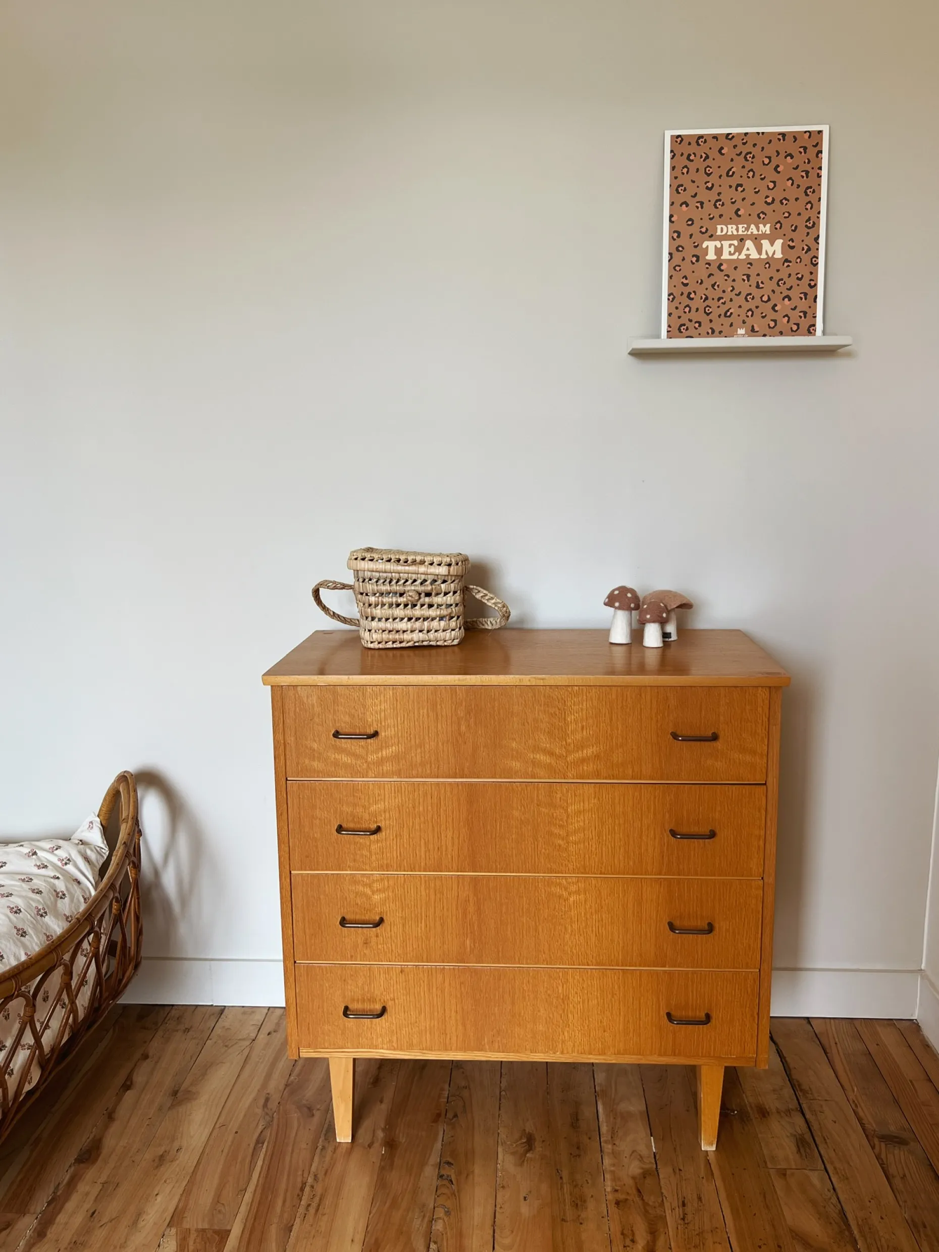 Commode vintage en bois 4 tiroirs