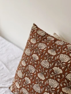 Coussin imprimé brun