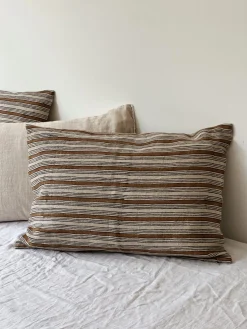 Housse de coussin en lin rayé