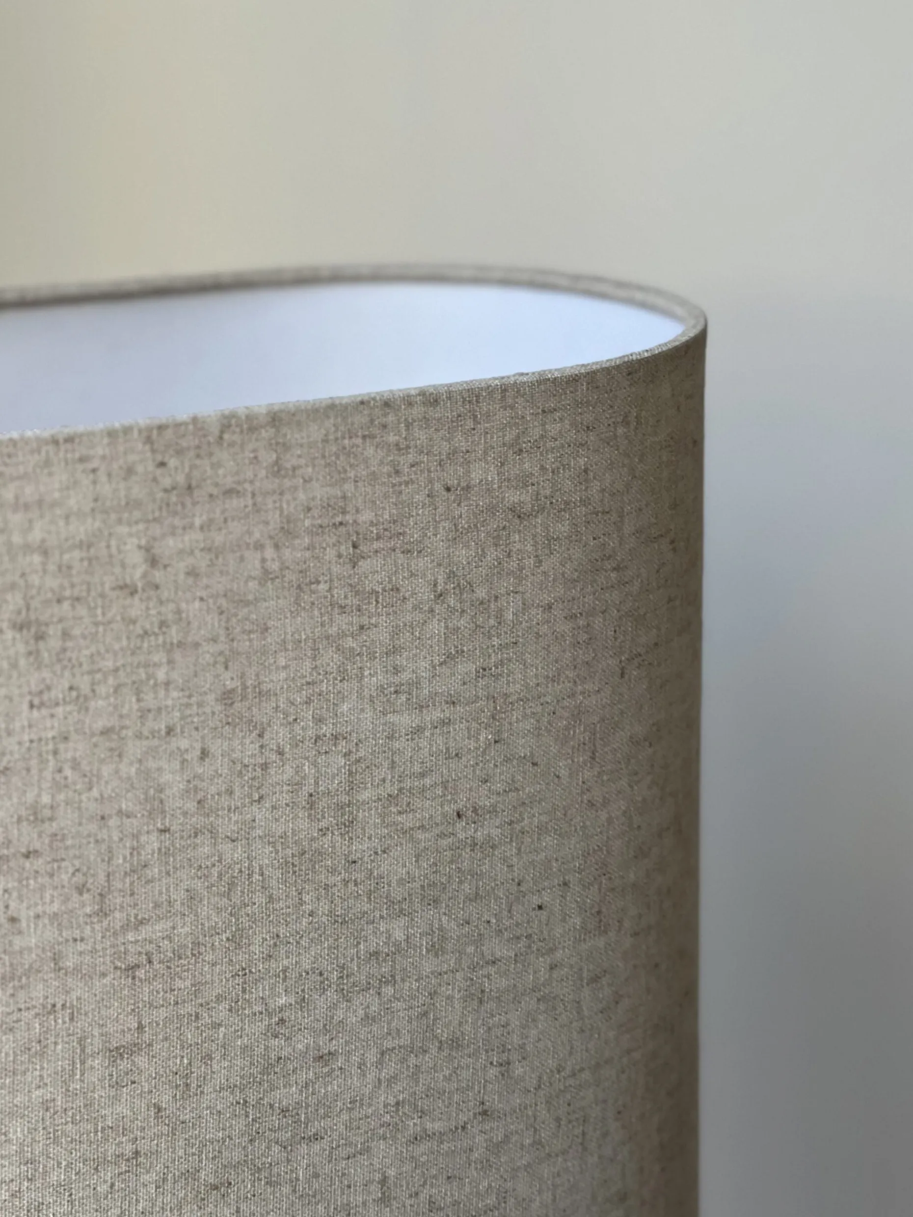 Lampadaire avec pied organique beige