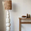 Lampadaire boule en papier mâché