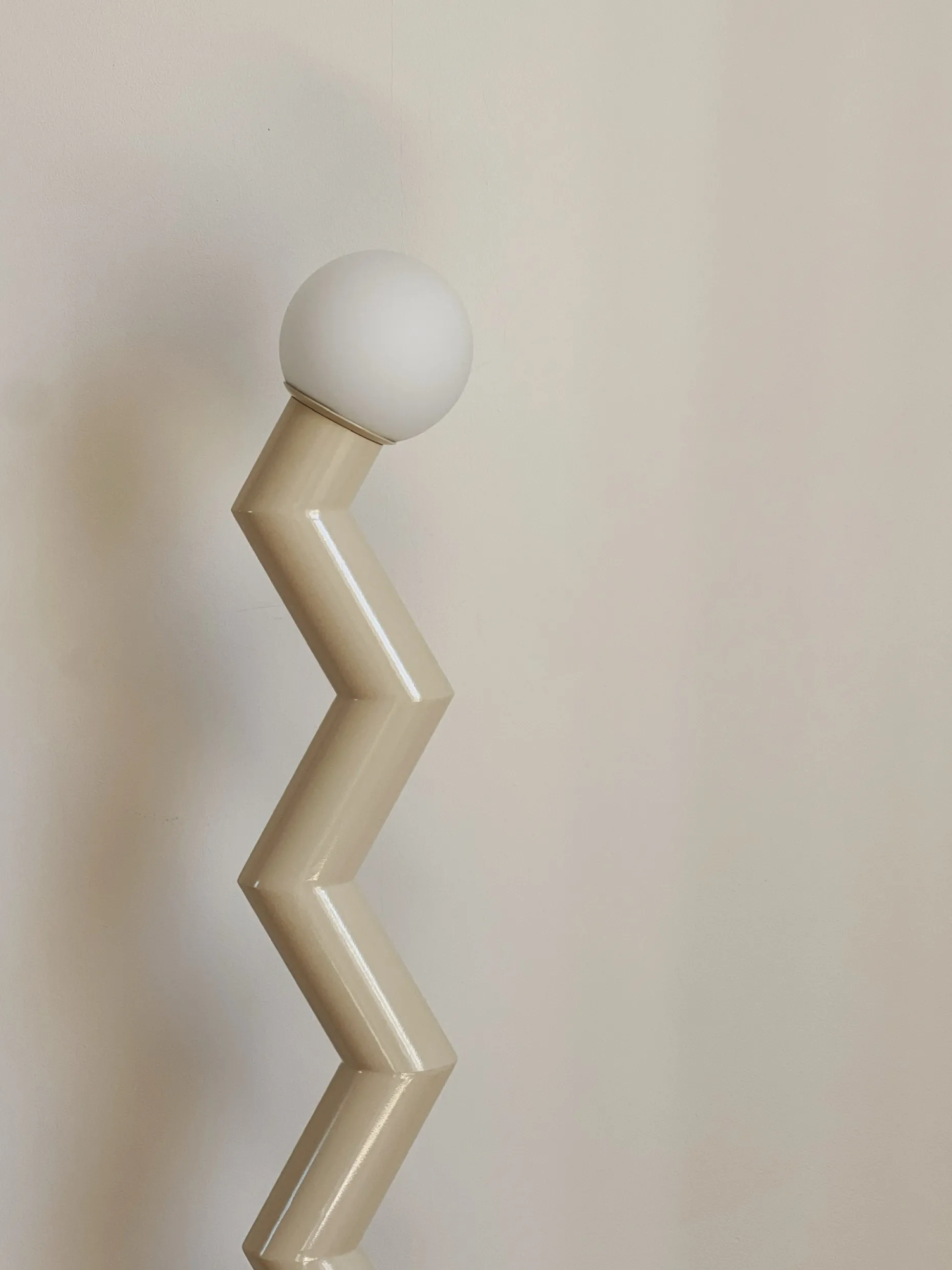 Lampadaire en métal Zigzag