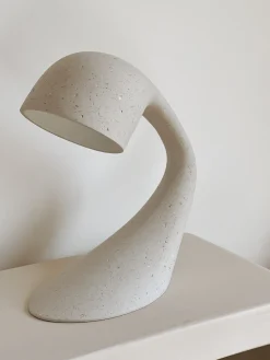 Lampe à poser design en papier mâché