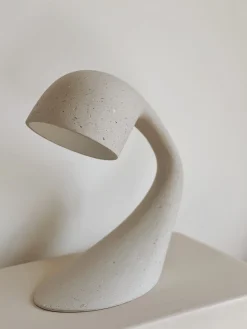 Lampe à poser design en papier mâché