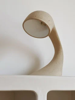 Lampe à poser design en papier mâché