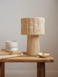 Lampe à poser en raphia