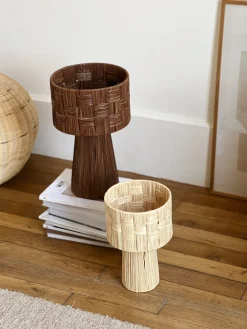 Lampe à poser en raphia