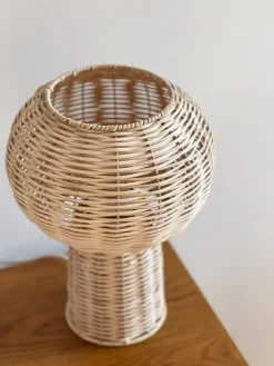 Lampe à poser en rotin
