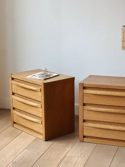 Meuble bas en bois à tiroirs