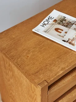 Meuble bas en bois à tiroirs