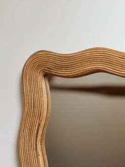 Miroir en rotin en forme de vague