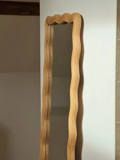 Miroir en rotin en forme de vague