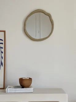 Miroir en résine de forme organique