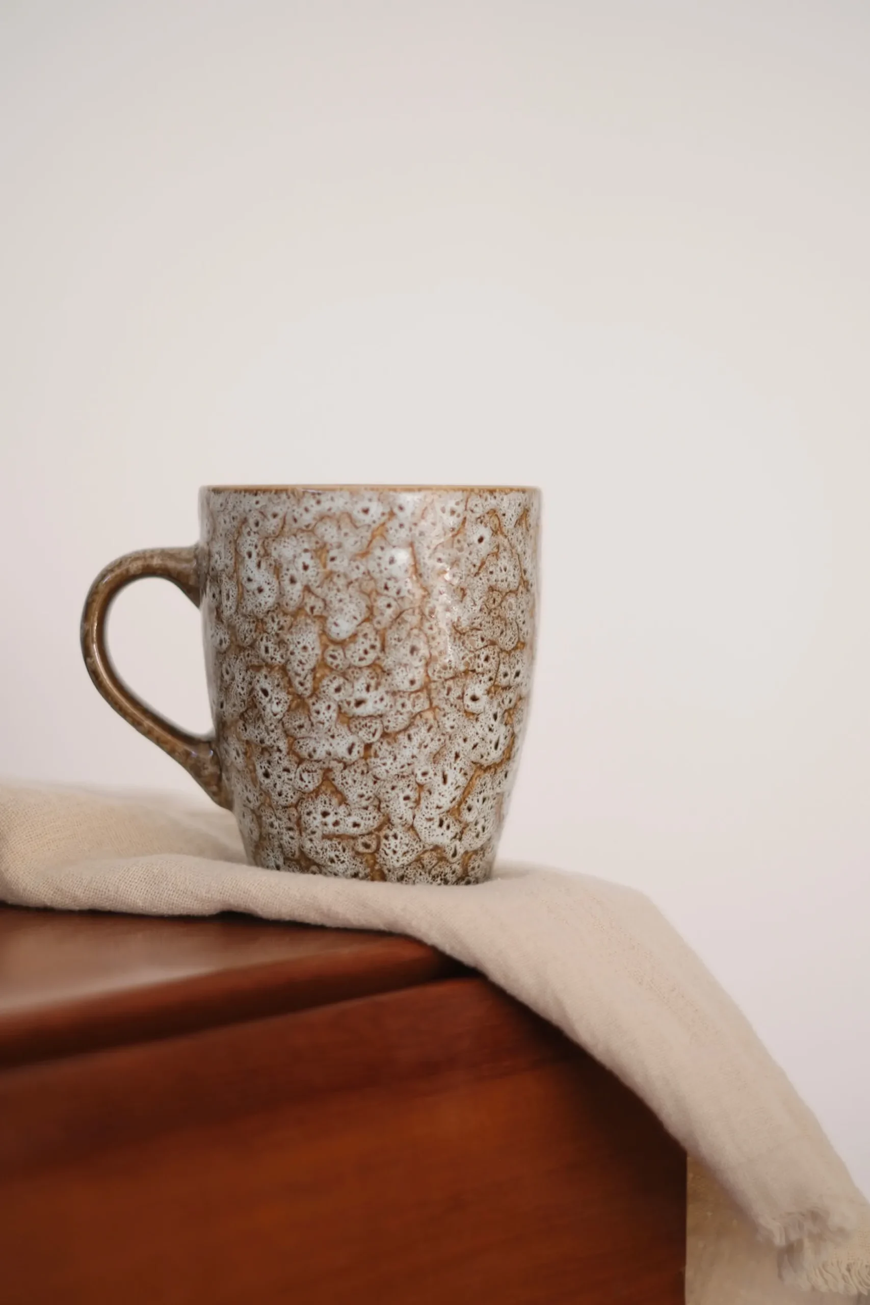 Mug rustique en grès émaillé – 2 modèles