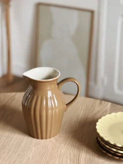 Pichet en grès avec anse
