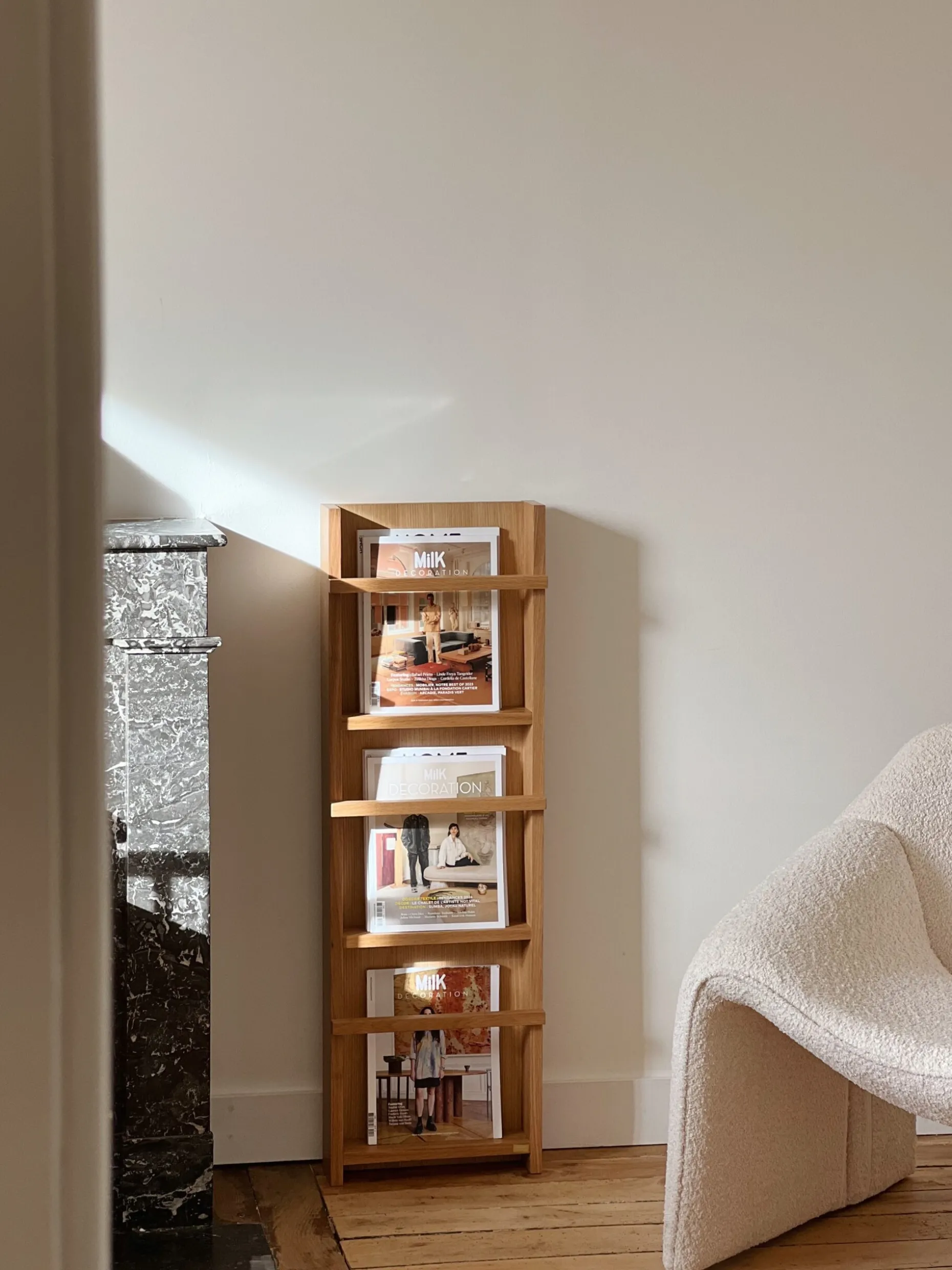 Porte magazines mural en bois