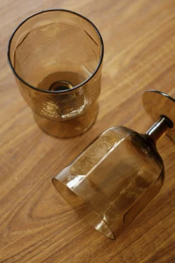 Set de 6 verres ambré côtelé – pied ou gobelet