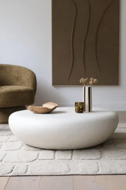 Table basse forme organique en microciment