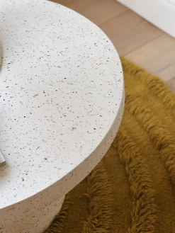 Table basse ronde en terrazzo