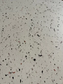 Table basse ronde en terrazzo