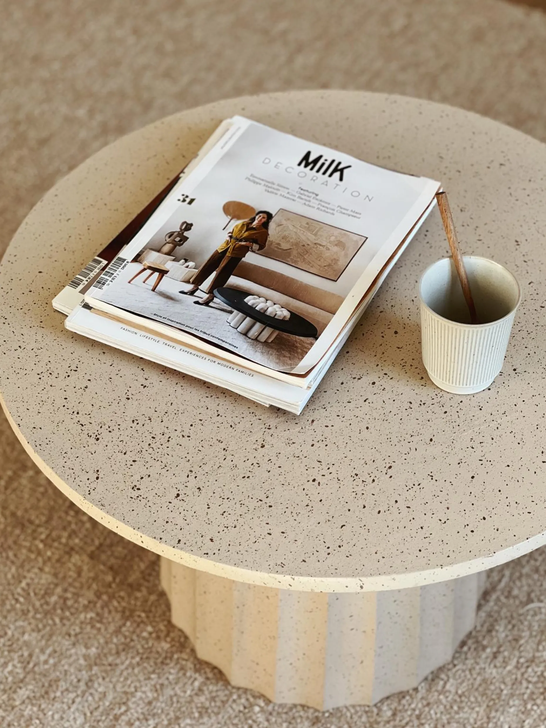 Table d’appoint design moucheté