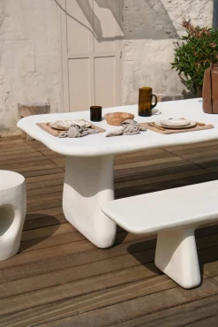 Table de jardin en résine blanche