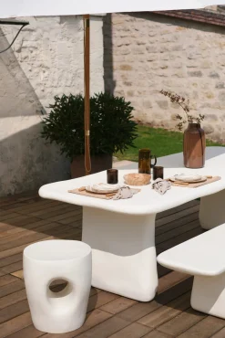 Table de jardin en résine blanche