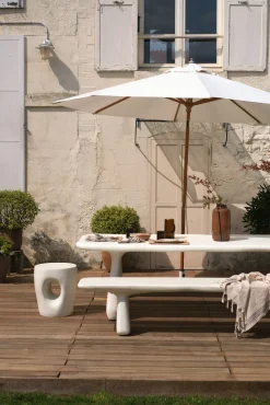 Table de jardin en résine blanche