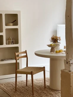 Table ronde de salle à manger – enduit à la chaux