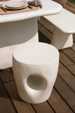 Tabouret en résine blanche